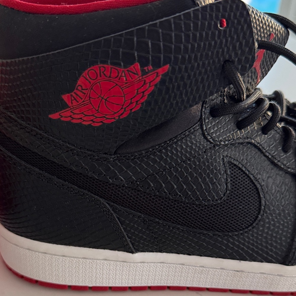 Nike Men's Air Jordans in Black and Red - Picture 3 of 4